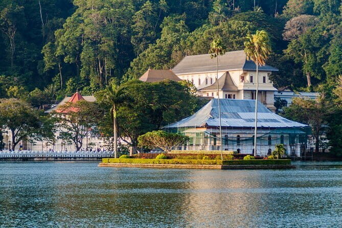 2 Night /3 Days-Highlights of Sri Lanka (Days Can be extended) - Day 3: Colombo drop-off and an optional sunrise at Pidurangala Rock