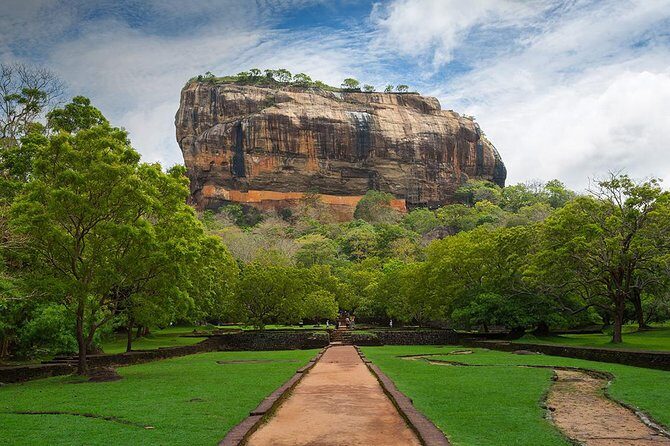 3 Days Tour to Kandy, Nuwara Eliya & Sigiriya - Day 3: Sigiriya Morning Climb and a Village-Style Afternoon