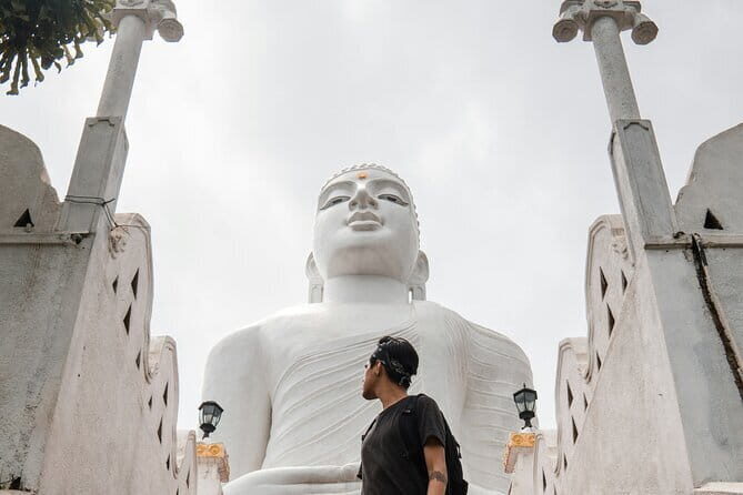 4 Days Private Tour In Sri Lanka - Day 1: Airport arrival and settling into Kandy without friction