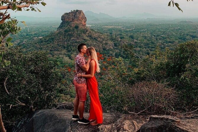 7 Days Private Guided Tour in Sri Lanka - Day 3: Sacred Tooth Relic, Royal Botanical Gardens, Ramboda Falls, and Tea Country Stops