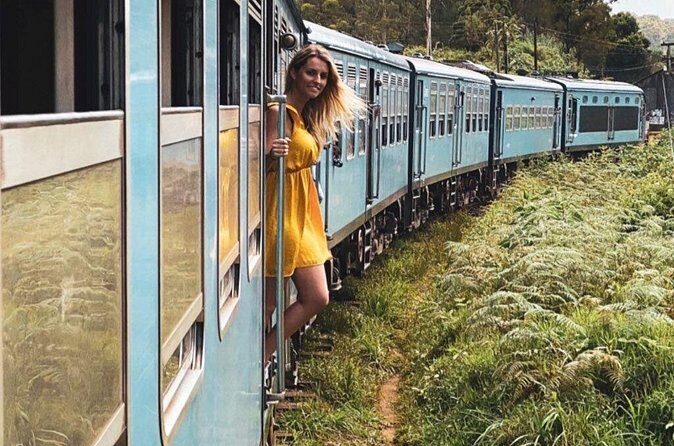 7 Days Tour in Sri Lanka Hotels with Breakfast and Luxury Car - Day 3: Dambulla caves, Matale Hindu Temple, and Kandy’s Temple of the Tooth