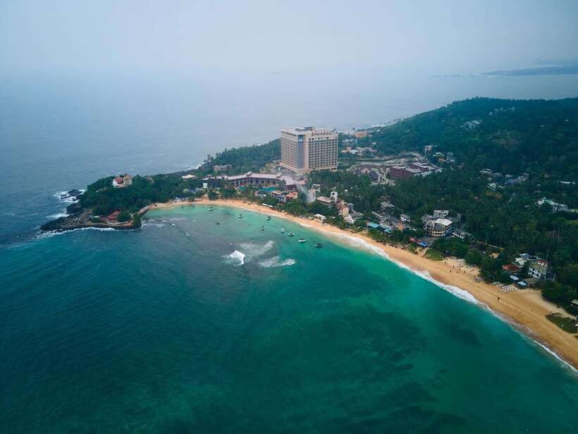 8-Day Sri Lanka Private Round Tour Hotels, Meals, Car, Guide - Kandy: Royal Botanical Garden, Tooth Relic Temple, and Kandyan show