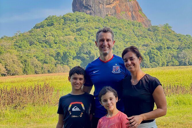 9 Day Sri Lanka Round Tour with Private Driver - Day 3 in Kandy and Peradeniya: Temple of the Tooth plus gardens