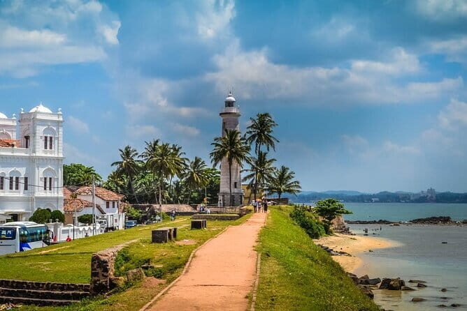 9 Days Guided Tour Through Sri Lanka - Polonnaruwa and Hiriwadunna: village life plus ancient stone cities