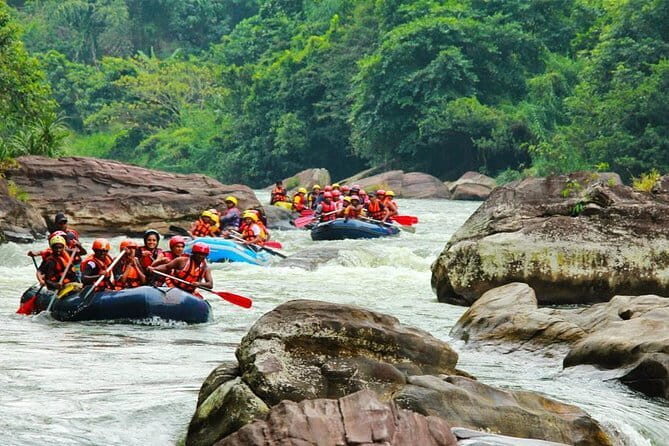 Adventure Experience B in Kitulgala - Whitewater rafting: what 5 major and 4 minor rapids means for your ride