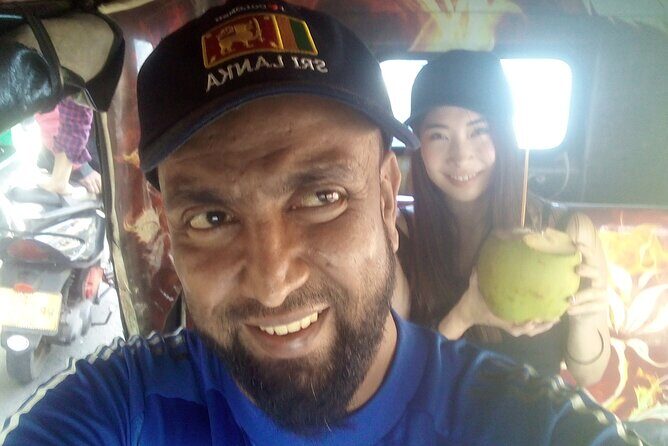 All inclusive colombo Tuk Tuk city tour - Gangaramaya Temple: The Only Buddhist Fee on the Route