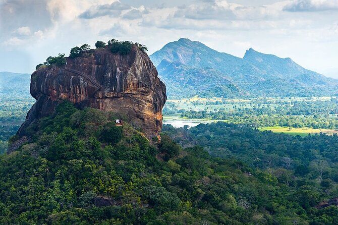 All Inclusive Sigiriya and Dambulla Private Day Tour from Colombo - Golden Temple of Dambulla: The Reclining Buddha That Changes Scale