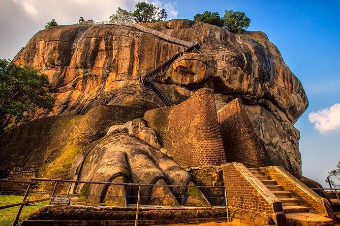 All-inclusive Sigiriya, Dambulla and Wildlife Safari from Colombo - Golden Temple of Dambulla: cave temple time, not just photos