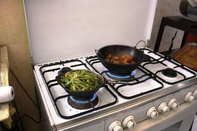 Authentic Sinhalese Cooking Class in Colombo with a Local Family - The Cooking Lesson: Three Sinhalese Dishes From Scratch