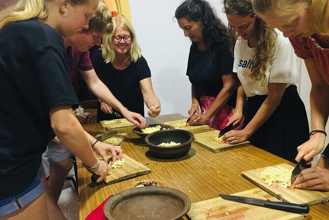 Authentic Sri Lankan Cooking Class in Kandy with Local Family - Why A Kandy Home Kitchen Lesson Is Better Than A Show