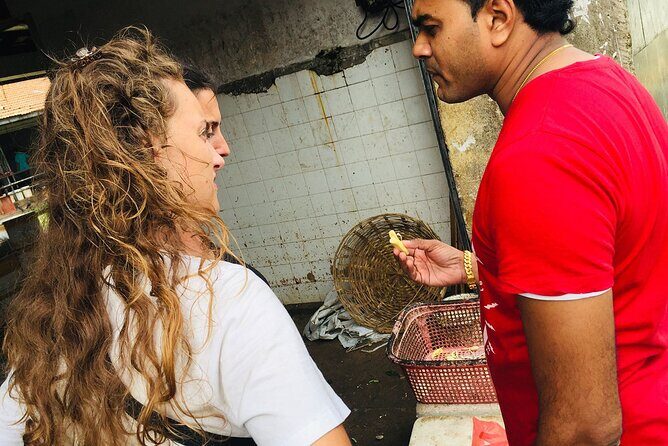 Authentic Sri Lankan Cooking Class in Kandy with Local Family - The Bahirawakanda Area: Easy to Find, Calm to Arrive