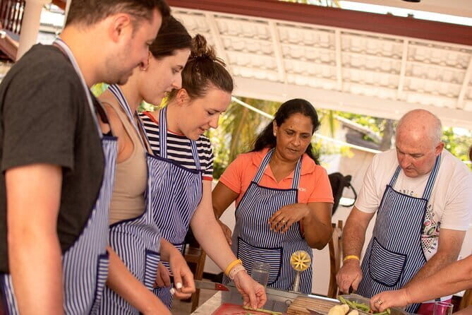 Authentic Sri Lankan Cooking Class in Mirissa - Cooking rice and curry the Sri Lankan way