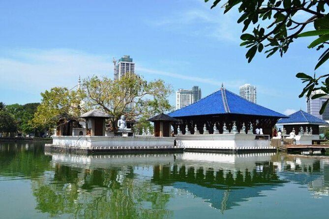 Colombo Airport Layover/Transit City Tour – 5 Hours - Souvenirs at Laksala and Barefoot, plus a mosque stop