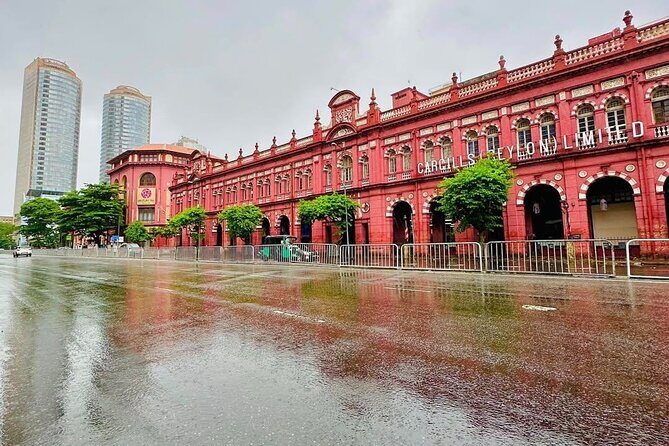 Colombo by Tuk Tuk – Sightseeing Entry Fees included - The Real Value of Hotel Pickup and a Mobile Ticket