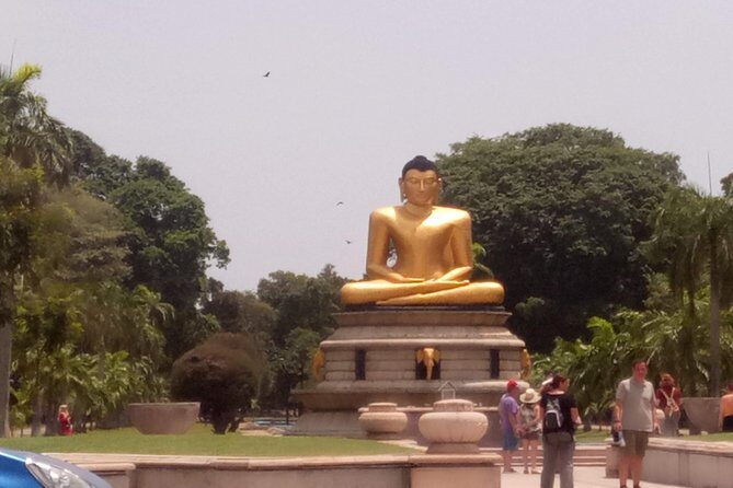 Colombo City Day Tour - The shopping stretch: when bargain time is built in