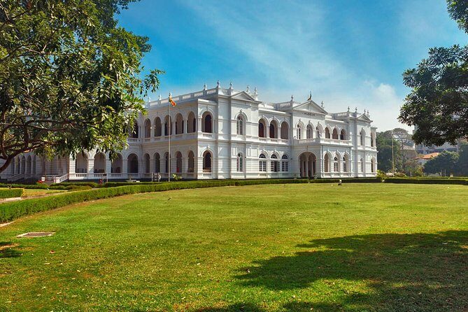 Colombo City Drive by Bookingmart Holidays Pvt Ltd - Driver as guide: what to expect from the guiding style