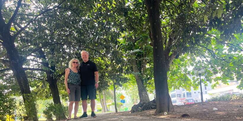 Colombo: City Sightseeing Tour by Tuk-Tuk with Pickup - Viharamahadevi Park: A Walk, a Photo Break, and Souvenir Browsing