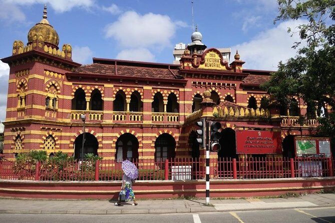 Colombo City Tour by Car – Private & All-Inclusive - Old Town Hall, Edinburgh Hall, and colonial-era architecture