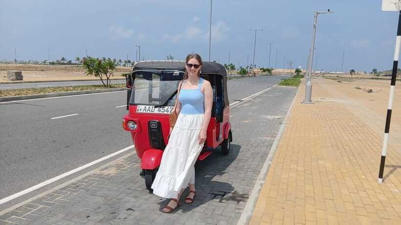 Colombo City Tour by Tuk-Tuk with Hotel Pickup - All Include - Galle Face Green: Oceanfront Breathing Room and King Coconut Energy