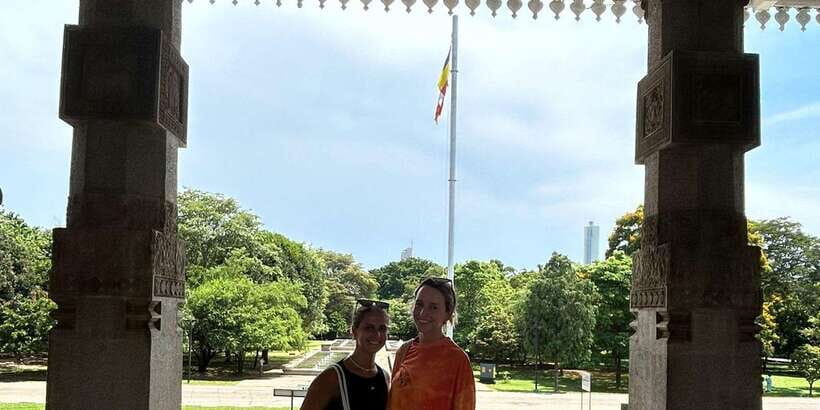Colombo: City Tour by Tuk Tuk with Pickup - All Inclusive - Temples, a Hindu shrine, and the Red Mosque in one smooth cultural route
