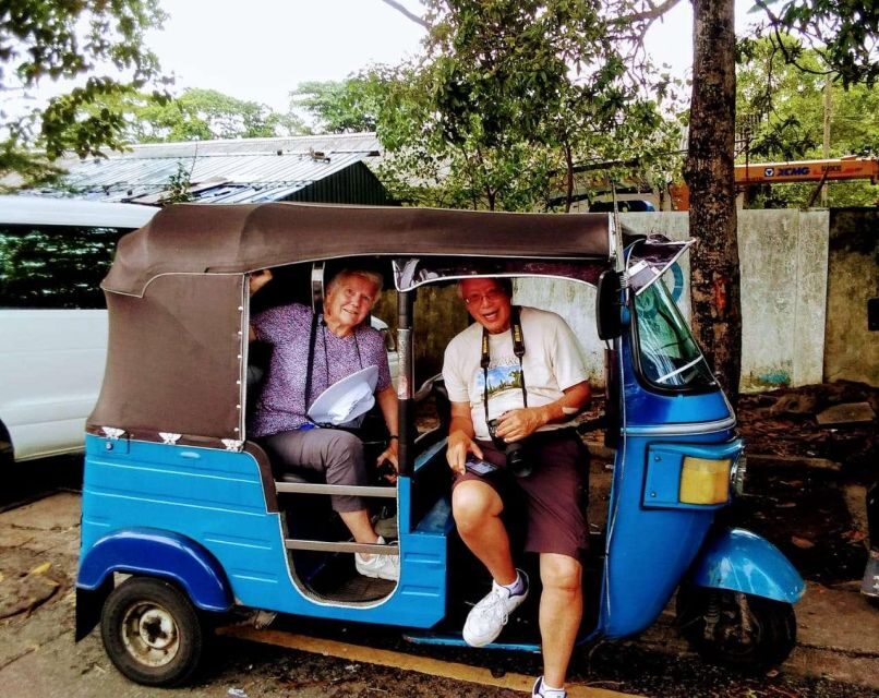 Colombo: City Tour by Tuk Tuk with Pickup - All Inclusive - Old Parliament, Vihara Maha Devi Park, and Town Hall: big buildings, calm walks