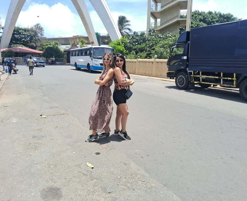 Colombo: City Tour by Tuk Tuk with Srilanka Traditional Food - Street food time and how to eat smart on the move
