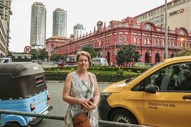 Colombo City Tour from Kalutara - Gangaramaya Temple on Beira Lake: one of the more meaningful stops