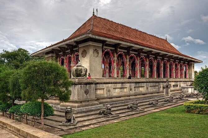 Colombo City Tour From Negombo - St. Lucia’s Cathedral: a pause with a different kind of grandeur