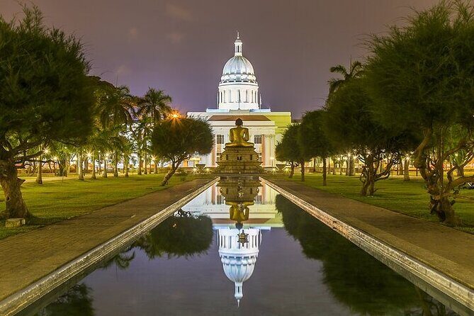 Colombo City Tour With Historical Places ( All Inclusive ) - Stop 6: Old Town Hall Building, quick peek at the older urban core