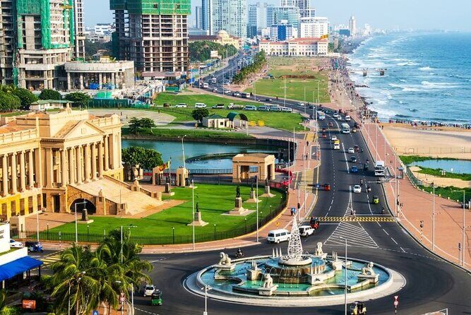 Colombo City Tour With Historical Places ( All Inclusive ) - Stop 1: Light House Galley and the 1950 lighthouse