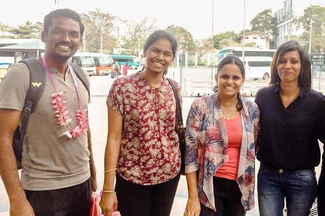 Colombo (CMB) Airport to Kandy City Private Transfer - Meet-and-greet support: getting picked up even when plans slip