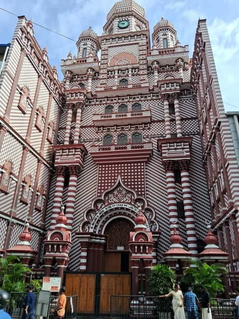 Colombo Heritage &Culture City Tour by Tuk Tuk ALL INCLUSIVE - Ceylon Tea Supermarket, Pettah Market, and Laksala: where the flavors and shopping happen
