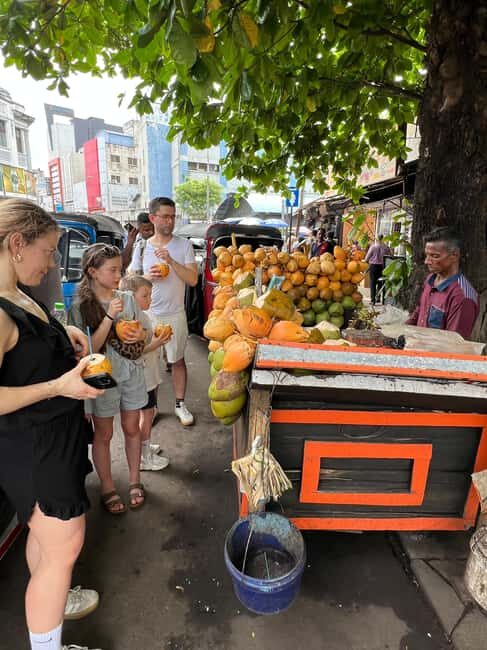 Colombo: Local Food Tour & Sightseeing by Tuk-Tuk with Meals - Pickup, your guide, and the tuk-tuk rhythm
