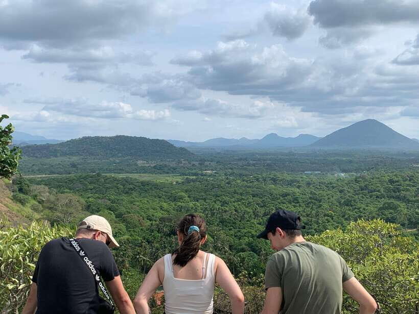 Colombo/Negombo: Sigiriya, Kandy, Ella 3-Day Trip with Train - Guide Quality and Group Size: The Human Part of the Itinerary