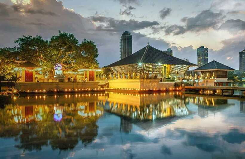 Colombo: One Day Private City Tour With Gangaramaya Temple - Viharamahadevi Park: A Green Break Right Next to the Big City