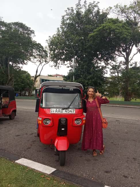 Colombo: Private City Tour by Tuk tuk - All Inclusive - Independence Square, Old Parliament, and the Colonial-Era Story