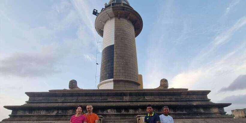 Colombo: Private City Tour by Tuk Tuk with Hotel Pickup - Pettah shopping: textiles, crafts, spices, and where to focus