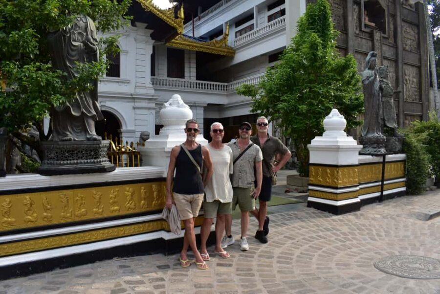 Colombo: private city tour from Negombo with hotel transfers - Pettah Market and Kotahena temple: the everyday Colombo side