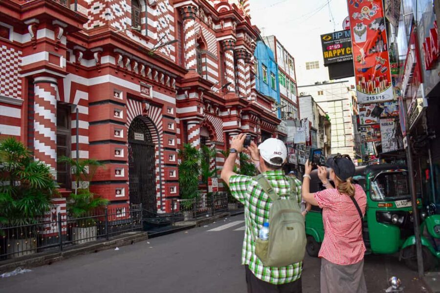 Colombo: private city tour from Negombo with hotel transfers - A real guide, not a loud script: what small-group flexibility changes