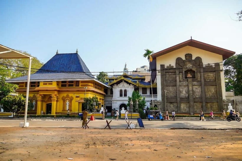 Colombo: Private City Tuk-Tuk Tour with Local Guide & Pickup - Markets That Feel Like Colombo’s Real Pulse: Pettah and the Vegetable Market