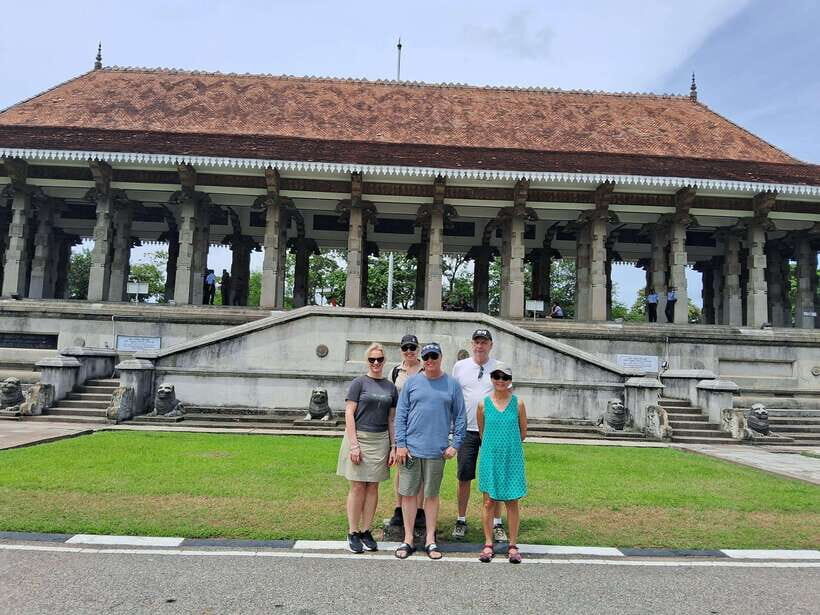 Colombo: Private Guided Tuk Tuk City Tour with Hotel Pickup - Temples, churches, and the National Museum: faith sites plus context