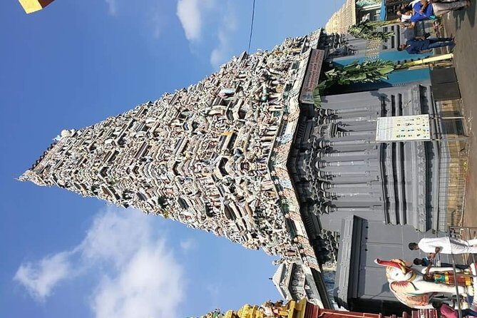 Colombo Private guideTour byTuk Tuk Morning Evening All inclusive - Jami Ul-Alfar (Red Mosque): the skyline landmark in the old part of town