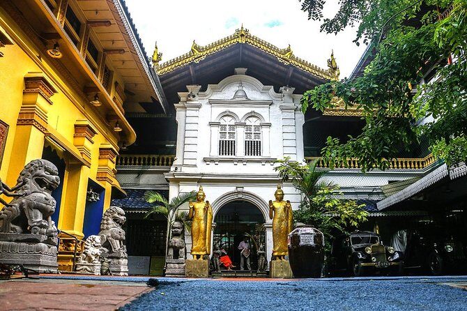 Colombo Private guideTour byTuk Tuk Morning Evening All inclusive - Independence Memorial Hall and Old Parliament: national story in stone