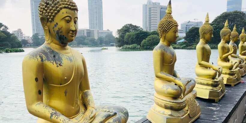 Colombo privet Day Tour and shopping - Gangaramaya Temple and the National Museum: faith, artifacts, and pauses that make sense