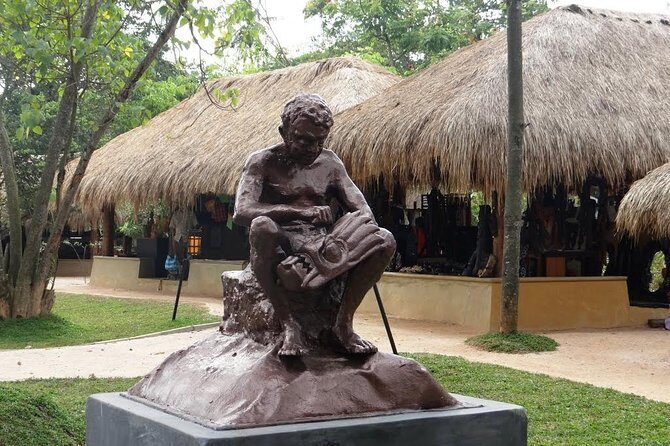 Colombo Sightseeing and Shopping Private Tour Including Lunch - Seema Malaka at Beira Lake: meditation calm in the middle of the city