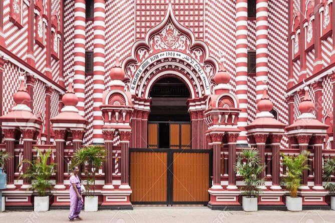 Colombo Sightseeing & Shopping - Gangaramaya Temple: starting with Colombo’s Buddhist living scene