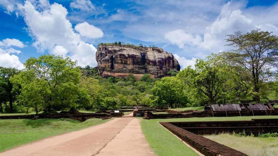Colombo: Sigiriya Rock Fortress & Dambulla Cave Temple Tour - Skip-the-Line Convenience: How It Changes Your Experience
