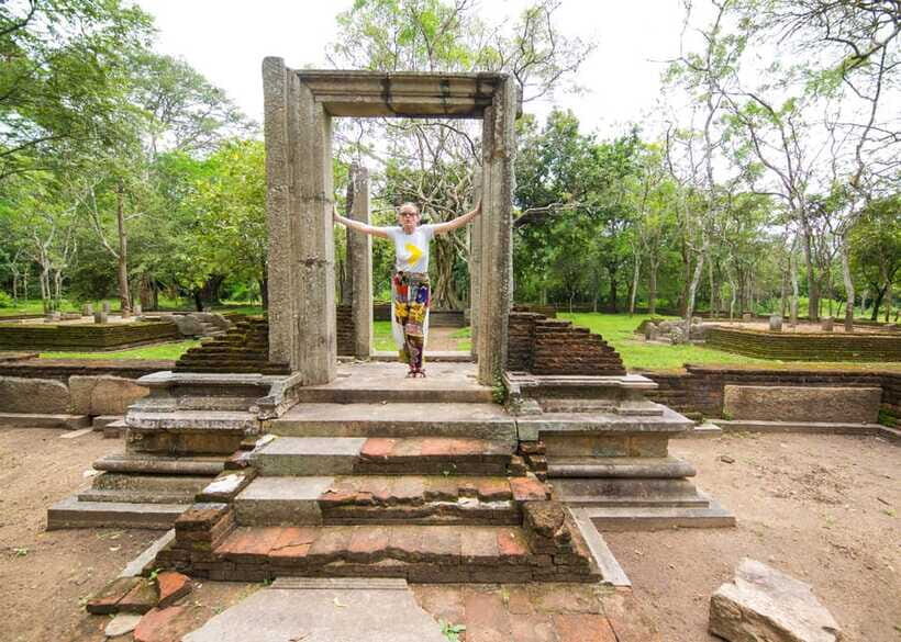 Colombo: Sri Lanka Cultural Triangle Hotspots 2-Day Tour - Sigiriya Rock Fortress Hike and Pidurangala Cave Temple