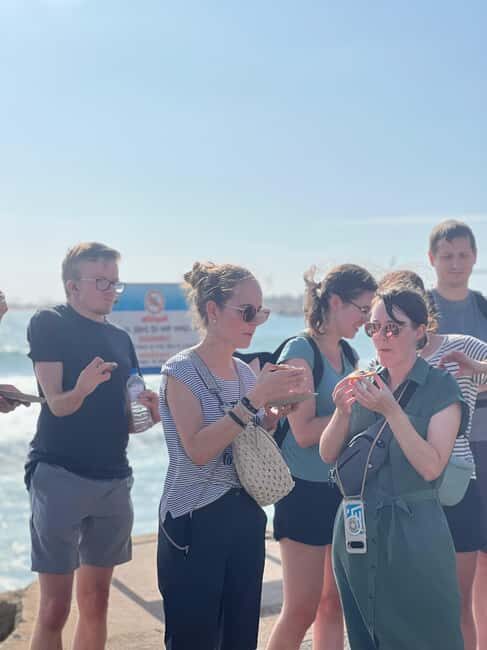 Colombo: Tastiest Local Food Tour by Tuk-Tuk Meals Included - Colombo sights during the food route: temples, photos, and more
