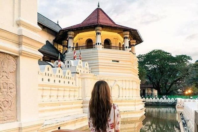 Colombo to Kandy Shuttle with Dambulla Sightseeing Tour - Dambulla Cave Temple: the “largest and best-preserved” cave complex